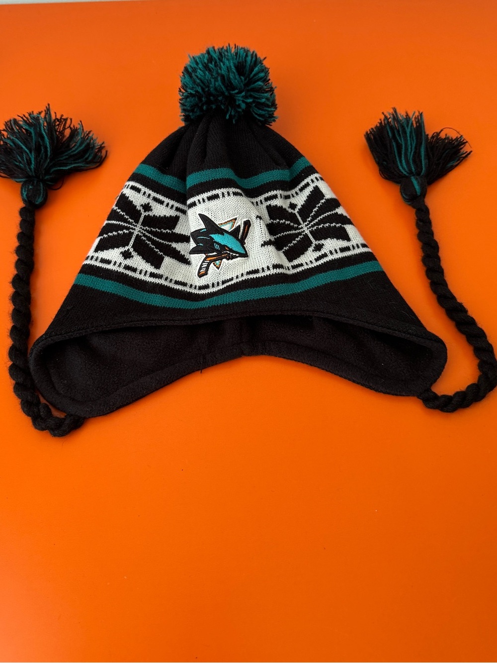 NWOT- SAN JOSE SHARK GEAR- SCARF AND 2 HATS! GREAT PACKAGE FOR SHARK TANK GEAR. - Picture 5 of 11